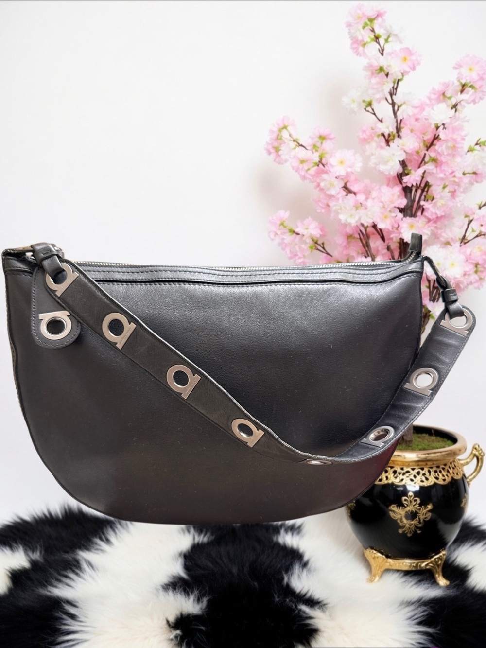 Y2K SALVATORE FERRAGAMO GANCINI ONE SHOULDER BAG